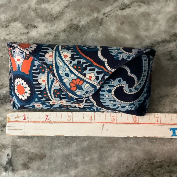 Vera Bradley Hardshell Glasses Case Magnetic Closure Fabric - Picture 8 of 10